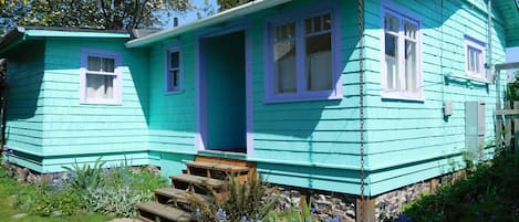 The Northern Lights - a West Seattle backyard cottage