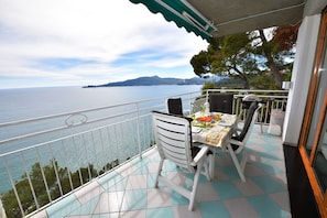 Private Balcony with electric sunshades, table w/ chairs