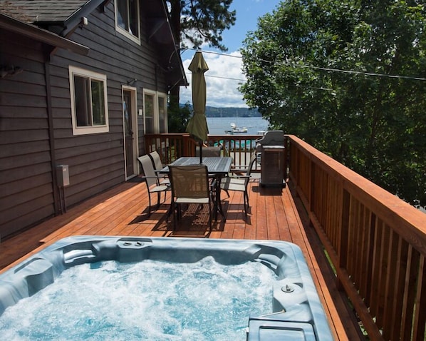 Hot tub, family seating and BBQ overlooking the lake all on our brand new deck!