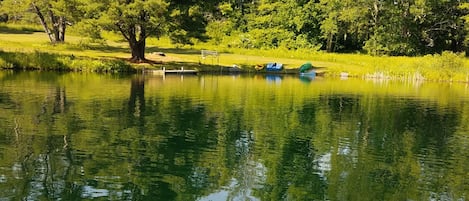 PRIVATE POND ALL TO YOURSELVES! KAYAKS, PEDAL BOAT, FLOATS & WATER LOUNGERS!!