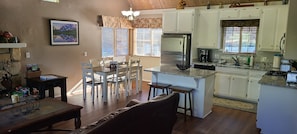 Kitchen/ Dining Room