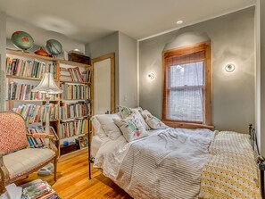 Bed nook with cotton linen bedding.