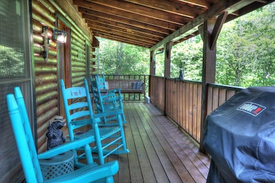 Mooseberry Ridge**1/2 mile to PKWY*Close to Dollywood/Outlets*FREE Wi-Fi**HotTub