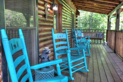 Mooseberry Ridge**1/2 mile to PKWY*Close to Dollywood/Outlets*FREE Wi-Fi**HotTub