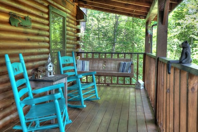 Mooseberry Ridge**1/2 mile to PKWY*Close to Dollywood/Outlets*FREE Wi-Fi**HotTub