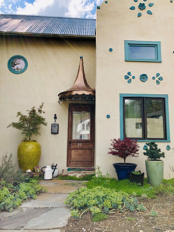 Front entrance to cottage.