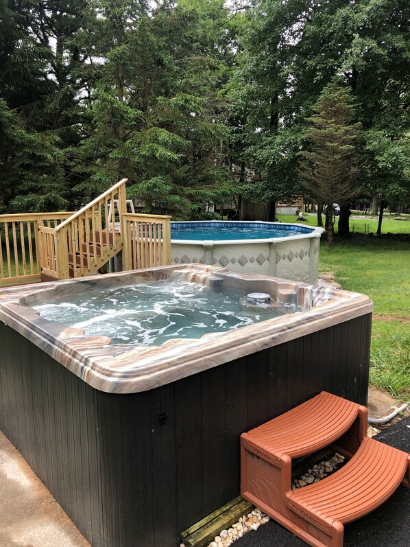 Private hot tube and swimming pool.
