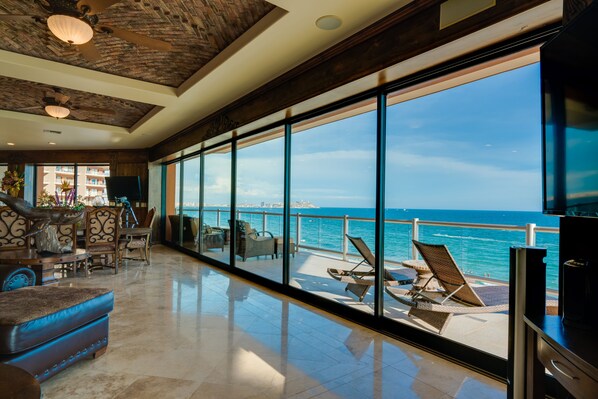 Open the wall to wall doors to enjoy the 180 ocean view