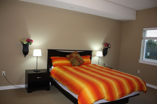 Master bedroom with queen size bed and 100% cotton sheets