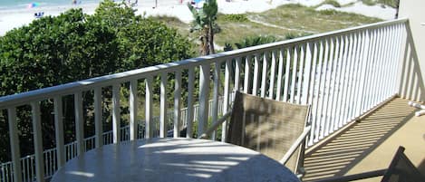 Large balcony directly on the beach