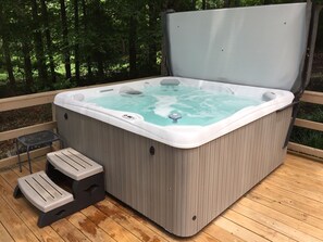 HOT TUB!!!!
