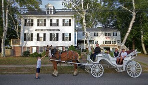 Horse Carriage rides at the Old River House.