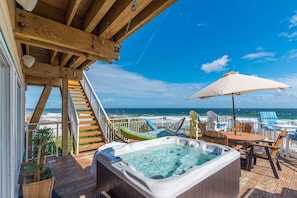 Oceanfront hot tub: We empty/clean/refill & pre-heat it so it's ready @ check-in