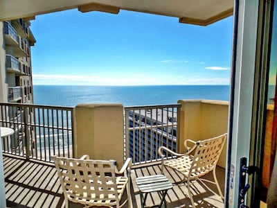 "Magnificent Ocean view" 3 Bedroom Condo For Golf Enthusiasts And Beach Love 