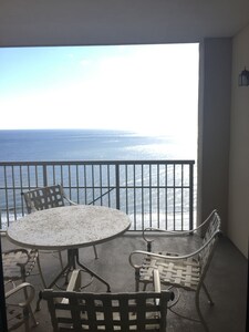 "Magnificent Ocean view" 3 Bedroom Condo For Golf Enthusiasts And Beach Love 