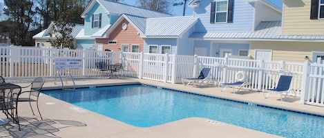 Swimming pool located in the center of the neighborhood, and only 100 feet away