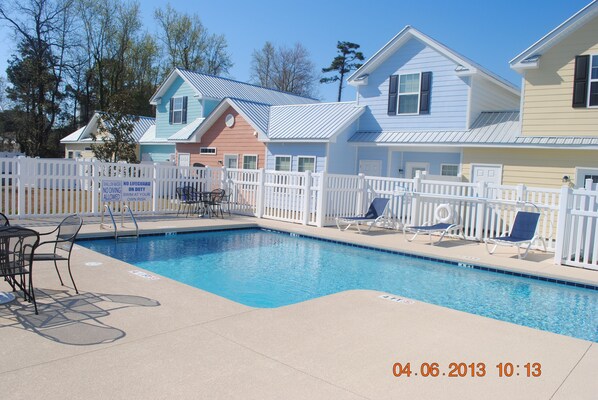 Swimming pool located in the center of the neighborhood, and only 100 feet away