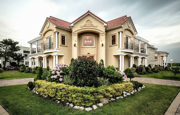 Front Exterior with circular driveway.