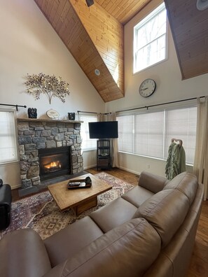 Living room with 2 leather sofas, recliner and propane fire - large screen TV