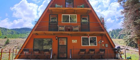 The Tipi is set in a valley, surrounded by breathtaking mountains! Welcome!