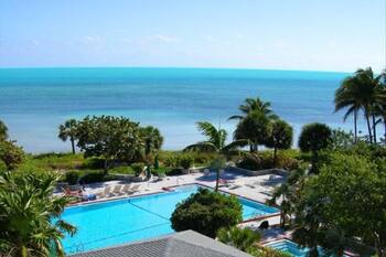 Beach Penthouse: Ocean Views from every room Tropical Excellence