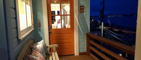 Welcome to Dragonfly Beach House, one block from Alki Beach!