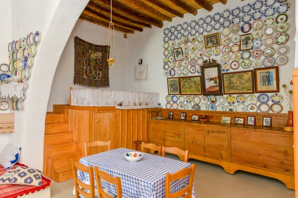 Archangelos Rhodes "Serafi" home - Treasure of local Tradition.