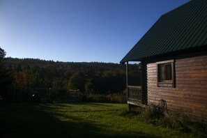 Mountain Queen cabin, evening view