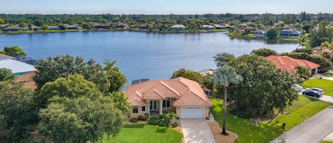 Beautiful Villa Lake View!