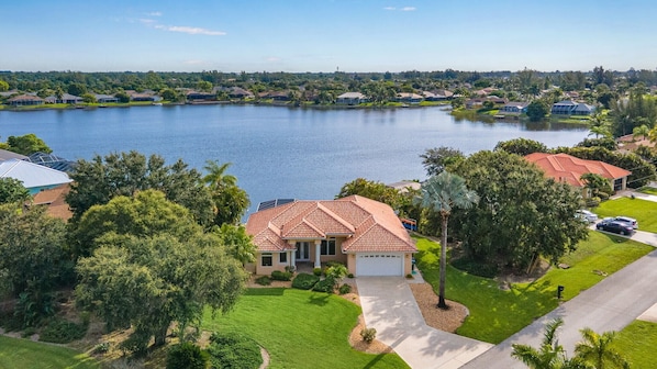 Beautiful Villa Lake View!