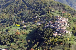 The Villa and the medieval village of Sillico.