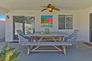 Inside-Outside Living- Great Seating for an Outdoor Meal