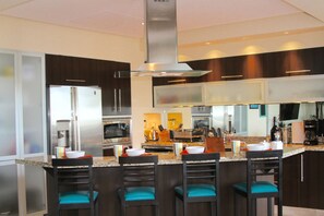 Gourmet Kitchen & Bar