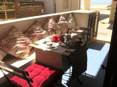 SICILY LOVELY APARTMENT 3 ROOMS 2 BATHROOMS JUST 50 METERS FROM THE BEACH !