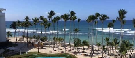 The huge swimming pool, beaches and the ocean.