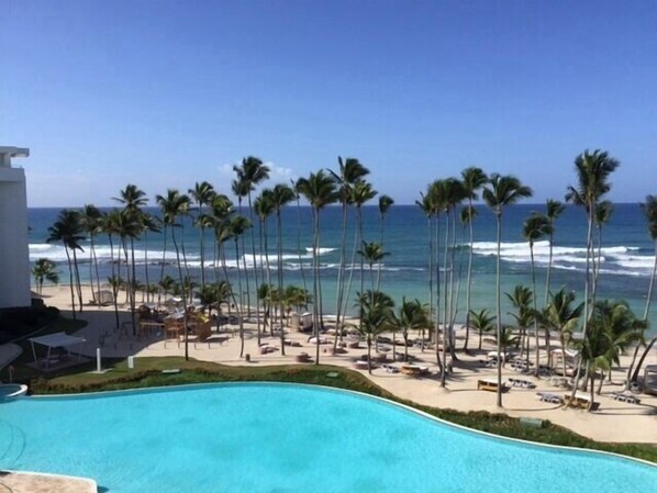 The huge swimming pool, beaches and the ocean. 