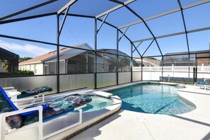 Pool w/ spa