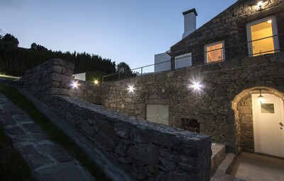 The house 'Casa do Simão' is a hospitable century-old house for rent