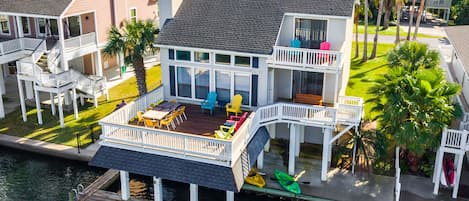 Multiple decks & waterfront areas allow large groups to relax comfortably.