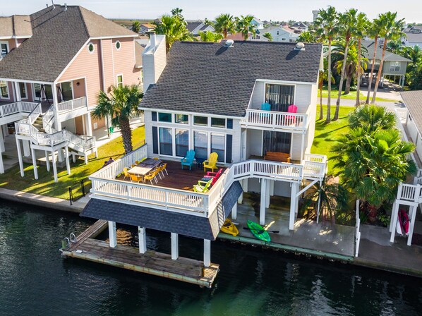 Multiple decks & waterfront areas allow large groups to relax comfortably.