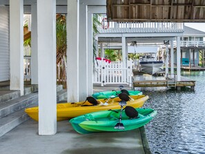 Explore the canals in our complimentary kayaks! Paddles & life jackets included.