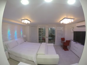 KIng Size Bed!!