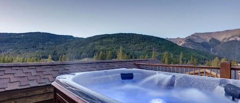 Private Hot tub, Beautiful Copper Mountain View