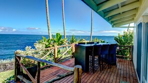 Sitting at the bar height table gives unobstructed view of the ocean.