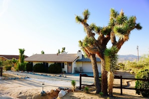 La Mirada House! Welcome! Plenty of parking