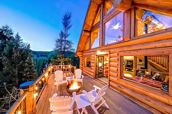 “My 3rd stay—amazing views, private location, and 100% perfection!” - Tony
