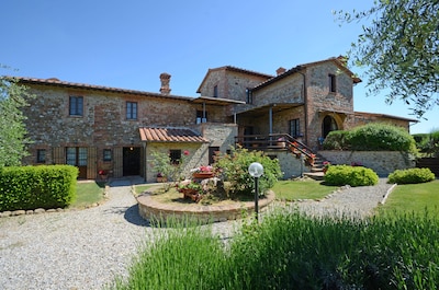 PRIVATE TUSCAN VILLA WITH SWIMMING POOL - LAST WEEKS AVAILABLE