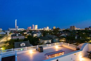 ❤️ Unforgettable views both day and night from the One-of-a-Kind ROOFTOP DECK!