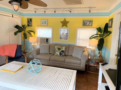 Condo Banana --- Beautiful Beach Bargain--- pet friendly. WIFI