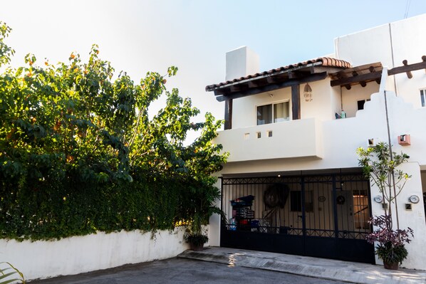 SIDEVIEW of the house